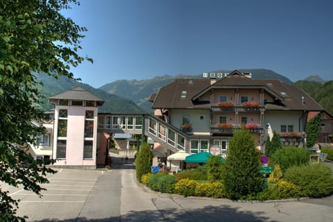 Facade/entrance, Summer, Mountain view, Street view