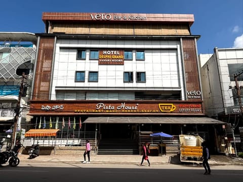 Facade/entrance