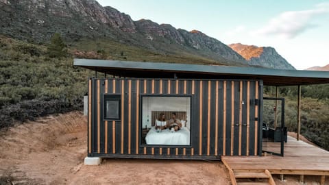 Property building, Patio, Day, Natural landscape, Mountain view