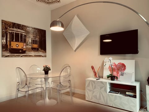 TV and multimedia, View (from property/room), Living room, Seating area, Dining area