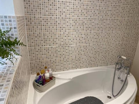 Apartment - Sleeps 2 - Pet friendly - Parking Apartment in Ludlow