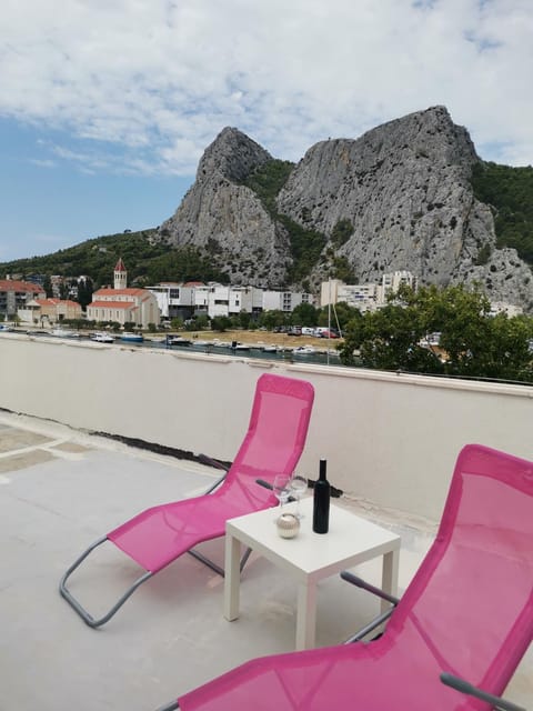 Balcony/Terrace, Mountain view