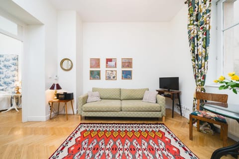 TV and multimedia, Living room, Seating area, hair dresser