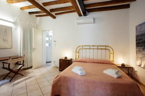 Bed, Bedroom, air conditioner