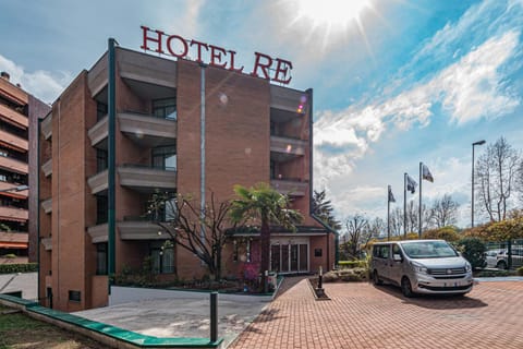 Property building, Facade/entrance, Property logo or sign