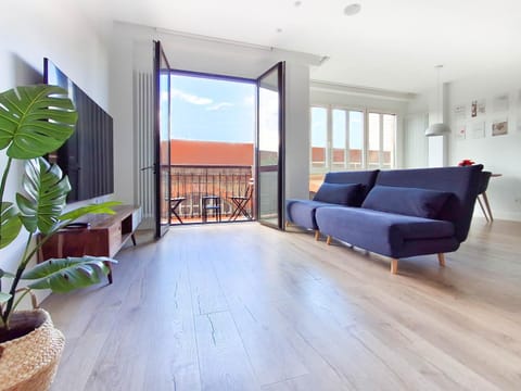 TV and multimedia, View (from property/room), Balcony/Terrace, Living room, Seating area, Dining area, City view, heating, internet, soundproof, air conditioner
