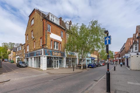 Property building, Neighbourhood