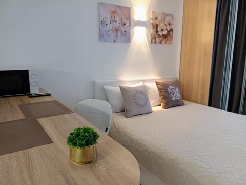 Bed, TV and multimedia, Photo of the whole room, Seating area