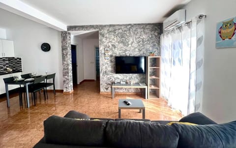 TV and multimedia, Kitchen or kitchenette, Living room, Seating area