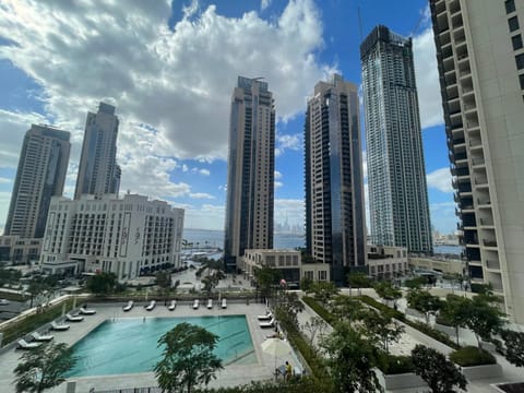 Property building, Day, City view, Pool view, Swimming pool, Location