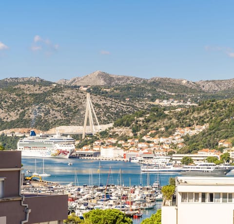 City view, Mountain view, Sea view