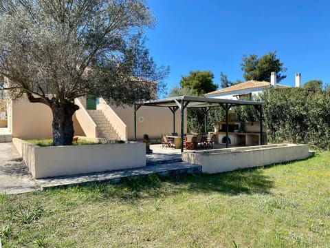 Family D 3 bedroom house with BBQ&Patio in huge estate! Villa in Argolis, Greece