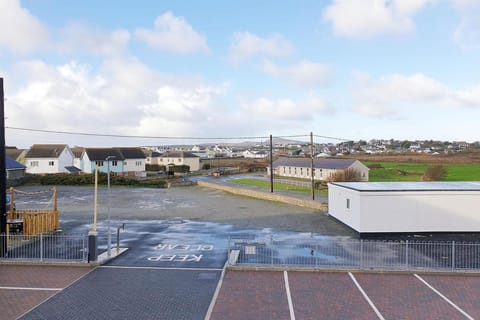 GWEL Y TYWYN - 2 BED APT-ON THE BEACH-TREARDDUR Apartment in Trearddur Bay