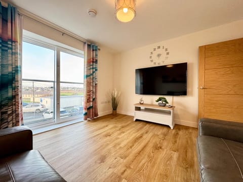 GWEL Y TYWYN - 2 BED APT-ON THE BEACH-TREARDDUR Apartment in Trearddur Bay