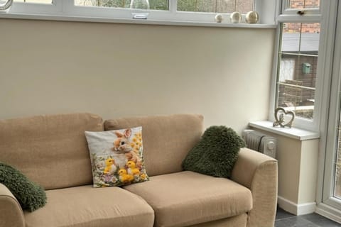 3 Bed House - Sleeps 6 - Parking - Garden - WIfi House in Wales