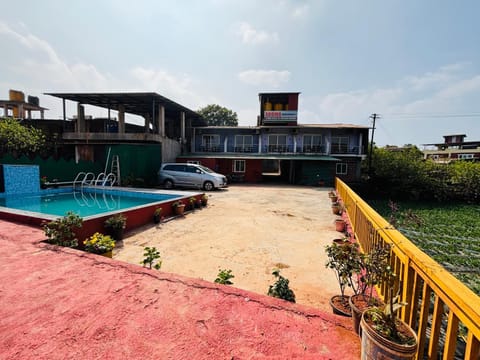 Property building, Garden, Swimming pool, Parking