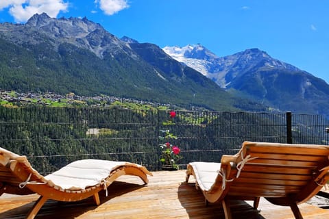 Nearby landmark, Spring, Natural landscape, Balcony/Terrace, Mountain view