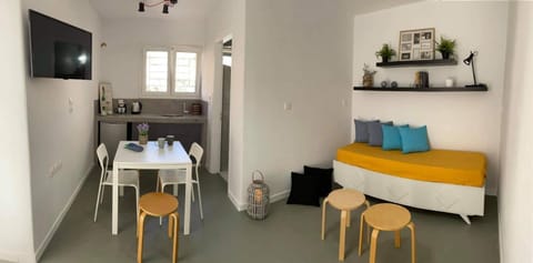 Kitchen or kitchenette, Living room, Seating area