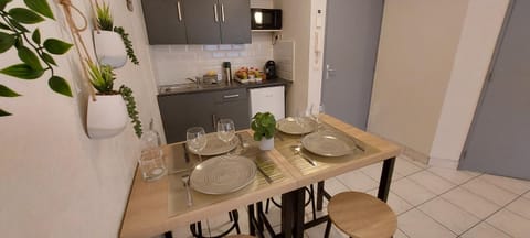 L'ESCALE : Duplex 4 pers. ASTERIX, AEROPORT ROISSY CDG, PARIS Apartment in Île-de-France
