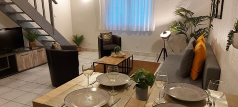 L'ESCALE : Duplex 4 pers. ASTERIX, AEROPORT ROISSY CDG, PARIS Apartment in Île-de-France
