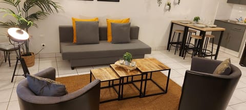 L'ESCALE : Duplex 4 pers. ASTERIX, AEROPORT ROISSY CDG, PARIS Apartment in Île-de-France