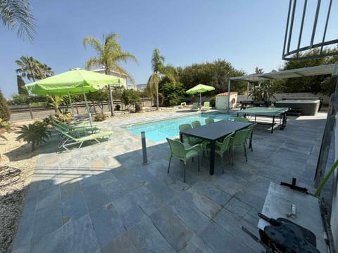 Villa Coralia Gardens 1km From Coral Bay Beach Villa in Peyia