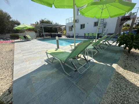 Villa Coralia Gardens 1km From Coral Bay Beach Villa in Peyia