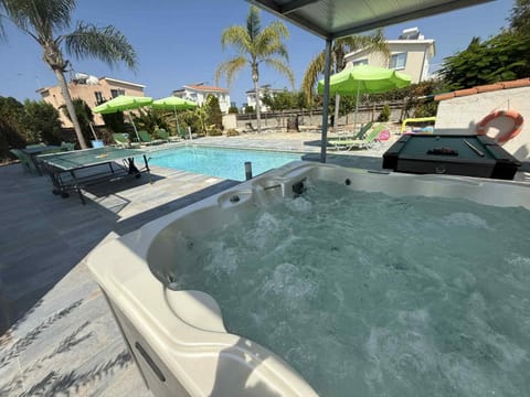 Villa Coralia Gardens 1km From Coral Bay Beach Villa in Peyia