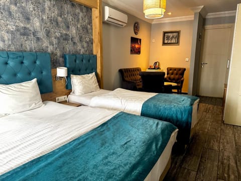 Bed, Seating area