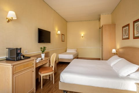 Bed, TV and multimedia, Photo of the whole room, Bedroom, minibar