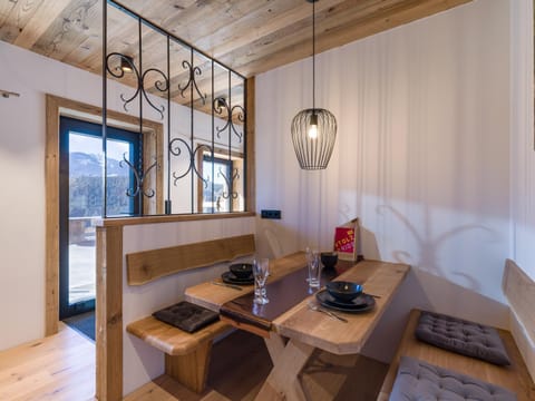 Seating area, Dining area