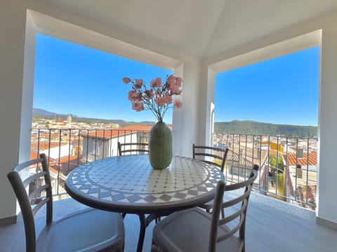 View (from property/room), Balcony/Terrace, Dining area