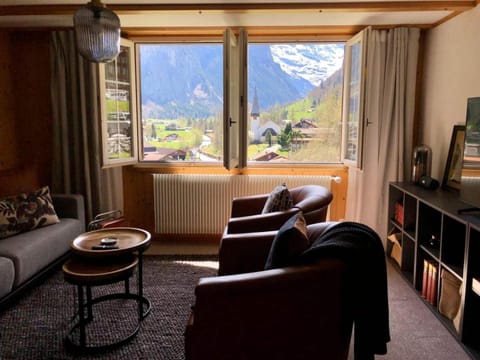 World-Famous Valley View King Bed & Laundry Apartment in Lauterbrunnen