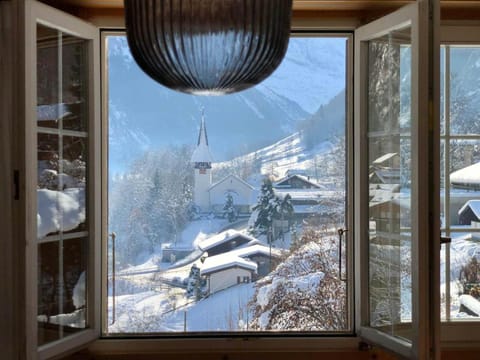 World-Famous Valley View King Bed & Laundry Apartment in Lauterbrunnen