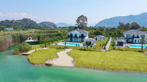 Property building, Natural landscape, Bird's eye view, Garden, Garden view, Lake view, Pool view, River view, Swimming pool