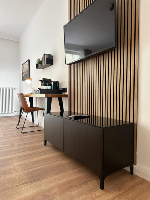 TV and multimedia, hair dresser