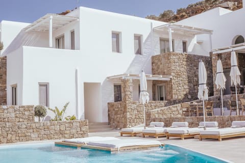 Property building, Swimming pool, sunbed