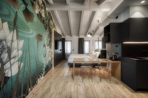 Kitchen or kitchenette, Seating area, Dining area, Bedroom