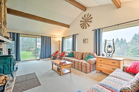 Family Winter Retreat with Hot Tub 14 Mi to Slopes! House in Whitingham