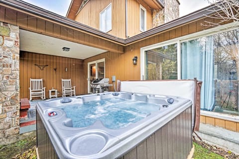 Family Winter Retreat with Hot Tub 14 Mi to Slopes! House in Whitingham