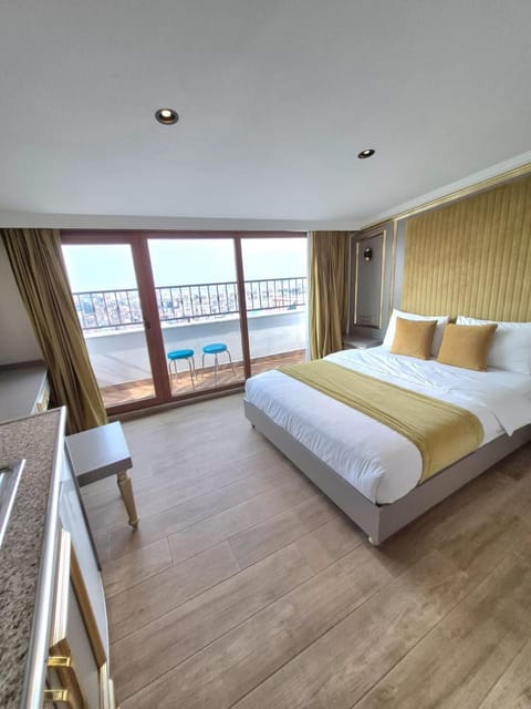 Bed, Balcony/Terrace, Bedroom