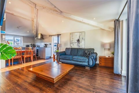 Kitchen or kitchenette, Living room, Seating area