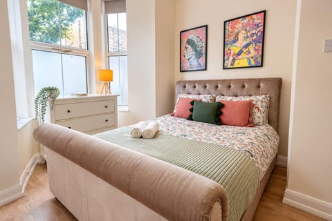 Bed, Photo of the whole room, Decorative detail, Decorative detail, Bedroom, heating, internet, storage, towels, wardrobe