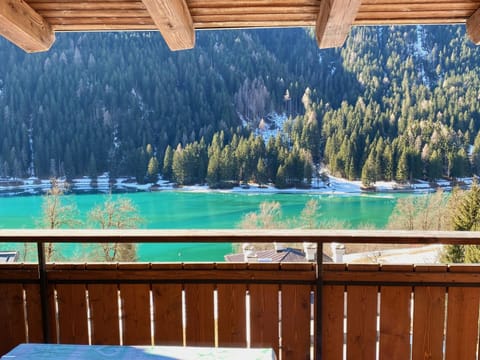 View (from property/room), Balcony/Terrace, Living room, Lake view, Mountain view, Seasons