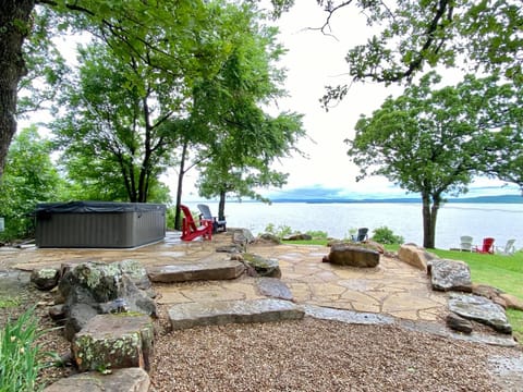 Blufftop Cabin Retreat Hot Tub and Fall Views! Cabin in Eufaula