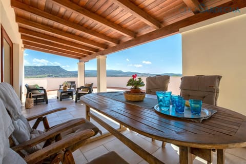 Villa Verde with pool, private parking, air conditioning, 5 bedrooms and 4 bathrooms Villa in Sardinia