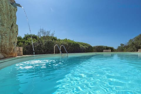 Villa Verde with pool, private parking, air conditioning, 5 bedrooms and 4 bathrooms Villa in Sardinia