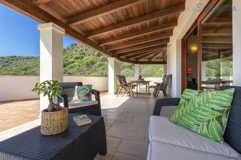 Villa Verde with pool, private parking, air conditioning, 5 bedrooms and 4 bathrooms Villa in Sardinia