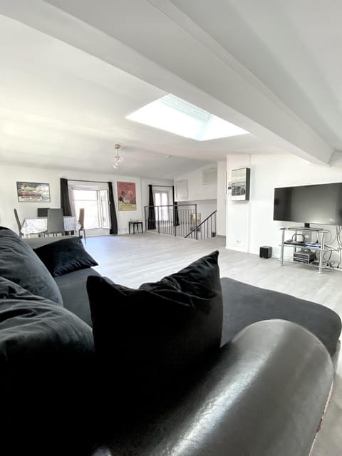Communal lounge/ TV room, Living room