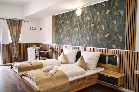 Bed, Photo of the whole room, Seating area